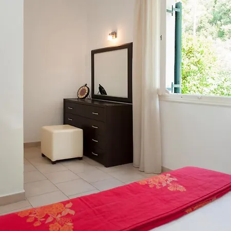 Feriehus Glyfada Sea View *